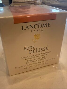 Lancôme Body Délice Moisturizing Cream - White and Gold with Peach Accent